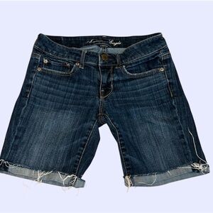 Women’s American Eagle Bermuda Shorts Size 4 dark wash denim cuffed blue stretch